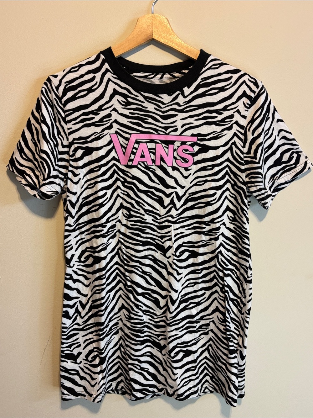 ✨Vans Kids' Zebra Print Logo Tee in Pink and Black Size Large (14)